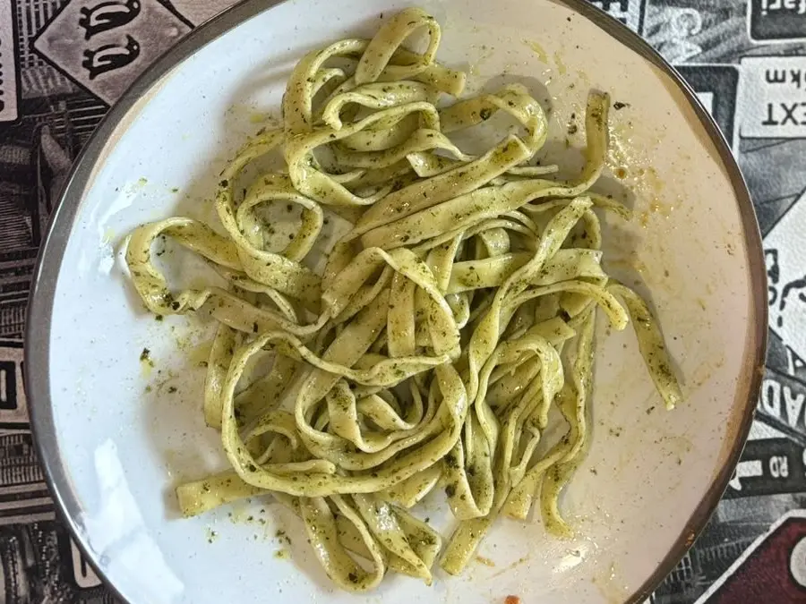 Molho pesto: Aromático e especial: manjericão, queijo e azeite na medida certa. Concentrado, então rende bastante e perfuma o prato inteiro.