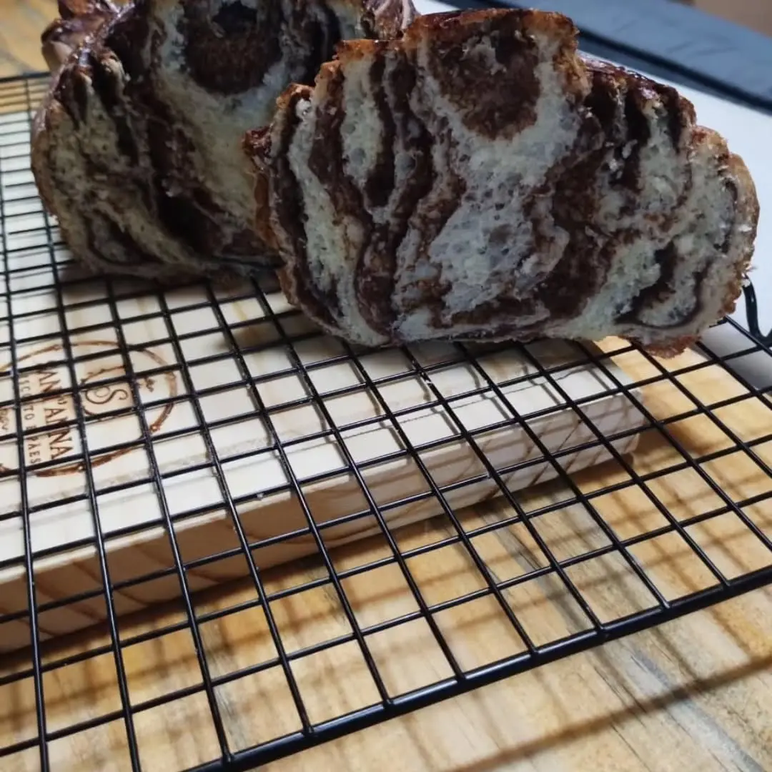 Chocopan: Pão de massa levemente doce marmorizado com chocolate de verdade. O lanche da tarde pedindo café.